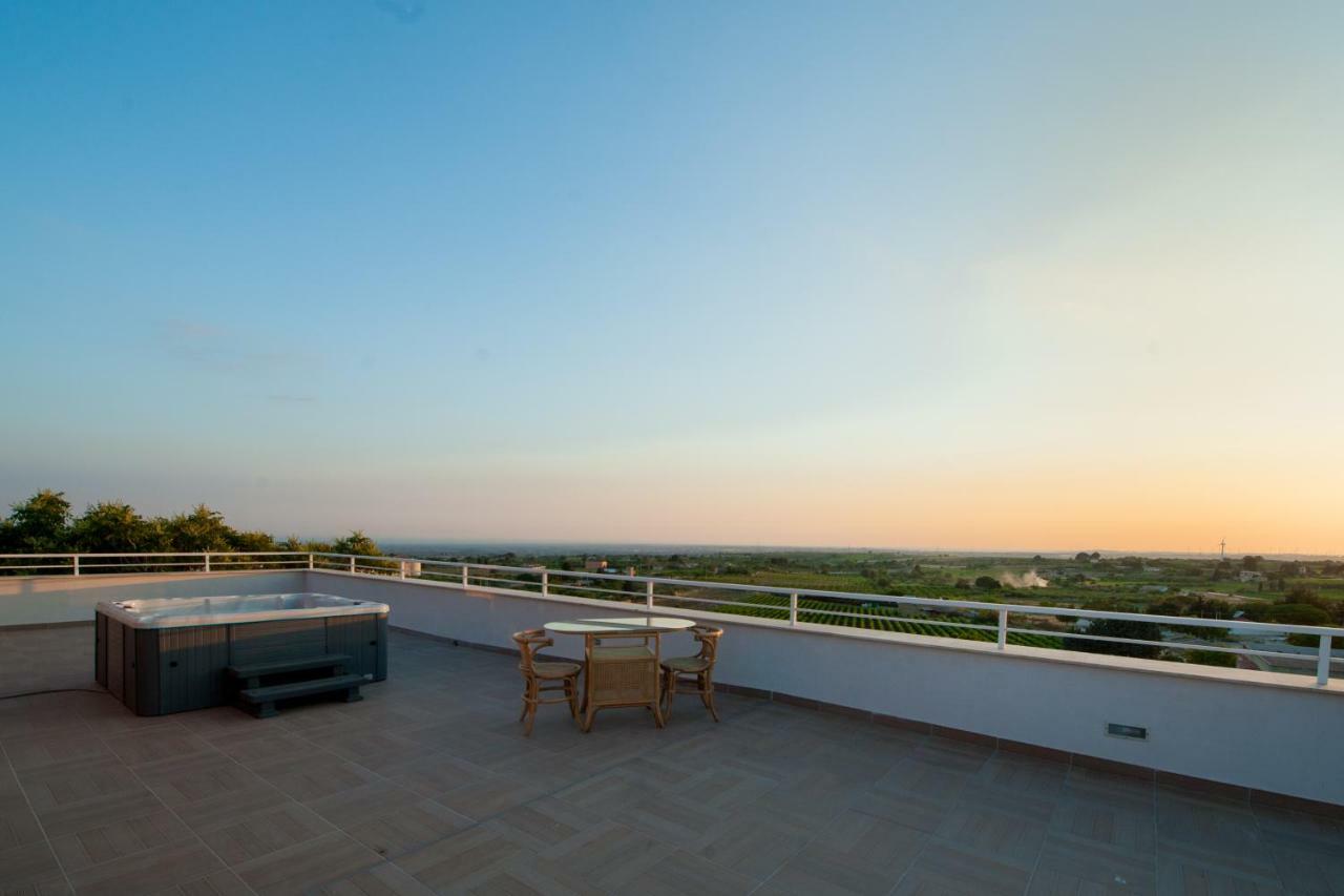 Отель La Terrazza Di Harmakhis Partanna Экстерьер фото